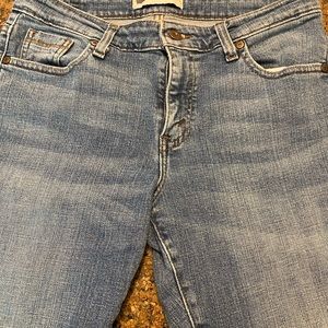 Levi’s Mid Rise skinny Jean